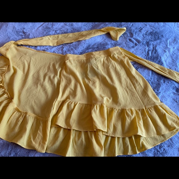 NWT. Vero Moda yellow summer skirt, XS. Never been worn. - Picture 6 of 8